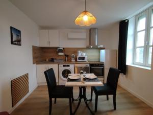 Kuchyň nebo kuchyňský kout v ubytování Appart T3, Proche Gare, Wifi, Parking