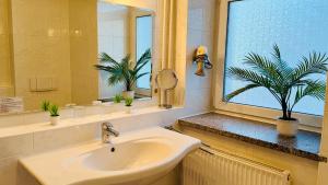 Ένα μπάνιο στο "Sanddorn", Kur- und Ferienhotel, Direkte Strandlage, Fahrstuhl +42 φωτογραφίες