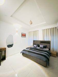 Ένα ή περισσότερα κρεβάτια σε δωμάτιο στο Merakie Homes +4 φωτογραφίες