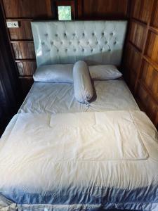 Postel nebo postele na pokoji v ubytování Arina's Cabin