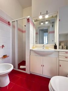 Koupelna v ubytování Federica's Ponte Vecchio 1bd - by FlorenceHospitality