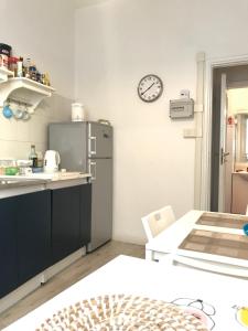 Kuchyň nebo kuchyňský kout v ubytování Federica's Ponte Vecchio 1bd - by FlorenceHospitality