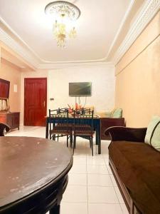 Μια τηλεόραση ή/και κέντρο ψυχαγωγίας στο Apartment in the heart of Gueliz