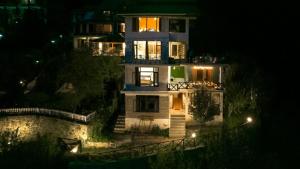 El edificio en el que está la casa de huéspedes 27 fotos más