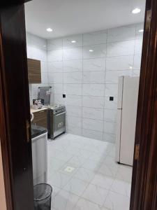 Η κουζίνα ή μικρή κουζίνα στο راحة للوحدات السكنية المفروشة +17 φωτογραφίες