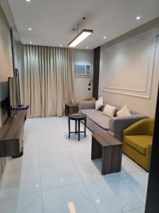 Μια τηλεόραση ή/και κέντρο ψυχαγωγίας στο راحة للوحدات السكنية المفروشة