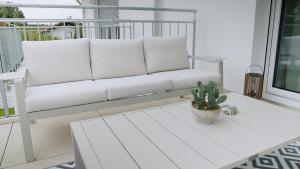 Balkón nebo terasa v ubytování YUVA HOMES -2 Zimmer-S-Bahn MUC-grosser Balkon-Parkplatz