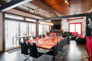 a large dining room with a long table and chairs at Front LAKE Simon HOT TUB 6br 17p BEACH private in Lac-Simon +21 photos