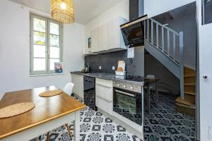 Η κουζίνα ή μικρή κουζίνα στο Le Duplex Gaillacois - Au Cœur de Gaillac
