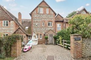 Κήπος έξω από το Brick Rose House