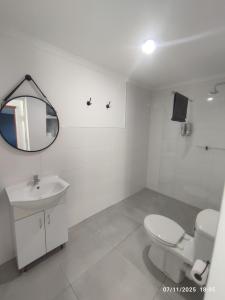 Un baño de Linkside lodge 13 fotos más