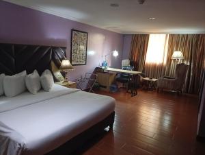 Ένα ή περισσότερα κρεβάτια σε δωμάτιο στο Li Tour International Hotel +12 φωτογραφίες