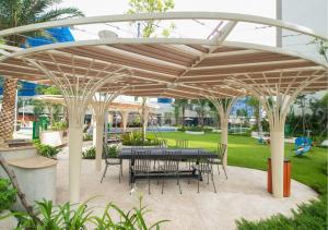 Κήπος έξω από το Estella Heights Luxury Apartment - Full Facilities