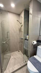 Ένα μπάνιο στο Space Cherngtalay Condo bangtao by sahana +4 φωτογραφίες