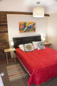 En eller flere senge i et værelse på Departamentos Arrayán