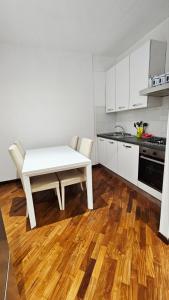 Η κουζίνα ή μικρή κουζίνα στο Bed&BikeRome LA CERQUETTA +3 φωτογραφίες