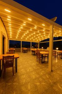 Restaurace v ubytování Grand Uchisar Hotel