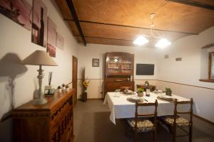 TV a/nebo společenská místnost v ubytování Podere La Quercia - casolare toscano