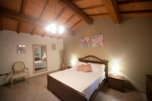 Postel nebo postele na pokoji v ubytování Podere La Quercia - casolare toscano + 35 fotografií