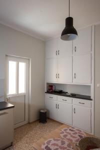 Nhà bếp/bếp nhỏ tại Antigonis Athenian Home