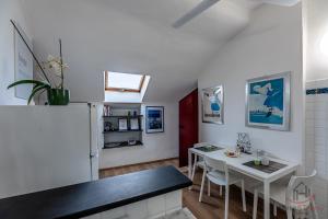 Kuchyň nebo kuchyňský kout v ubytování Historic Center Cruises 3 min - AC - WiFi