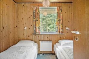 Postel nebo postele na pokoji v ubytování 10313-Ulfborg-Svollingvej-5