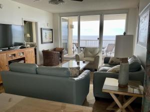 TV/trung tâm giải trí tại Beachfront Sugar Coast Retreat