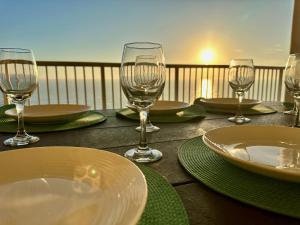 Thức uống tại Beachfront Sugar Coast Retreat