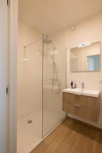 Phòng tắm tại Luxury apartment with lateral sea view and 2 private bathrooms T9 +7 ảnh