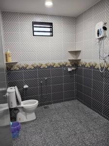 Koupelna v ubytování Balqis LN Homestay