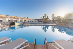 Bazén v ubytování Hotel Arena Suite - Adults Only nebo v jeho okolí