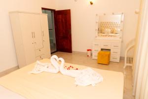 a room with two white swans on the floor at Dikckwella Luna villa in Dickwella