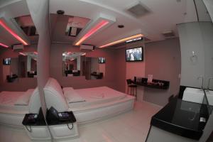 Μια τηλεόραση ή/και κέντρο ψυχαγωγίας στο Motel Bentevi