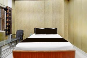 Ένα ή περισσότερα κρεβάτια σε δωμάτιο στο Hotel O Chotiwala