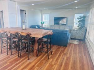 TV a/nebo společenská místnost v ubytování Somewhere South home