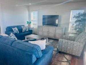 TV a/nebo společenská místnost v ubytování Somewhere South home + 25 fotografií
