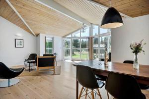 a living room with a large wooden table and chairs at K19089-Kalundborg-Granlygardsvej-30 in Ågerup