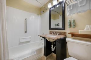 Ένα μπάνιο στο Best Western Inn at the Rochester Airport +31 φωτογραφίες