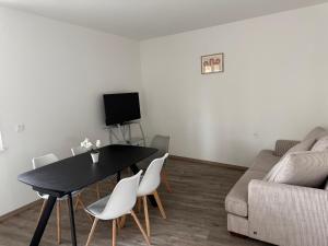 a living room with a table and chairs and a couch at Top Ferien- und Monteurswohnungen in Taucha bei Leipzig Nähe A14 in Taucha
