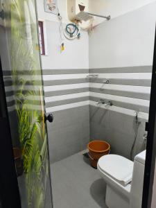 Ένα μπάνιο στο Poppy Stays Varkala