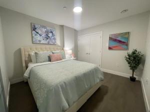 a bedroom with a large bed and a potted plant at Downtown bright and modern 1 BR with 6 appliances in Halifax +9 photos