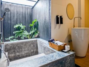 Ένα μπάνιο στο The Arch Casa - Design Hotel Pai +69 φωτογραφίες