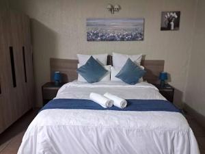 Postel nebo postele na pokoji v ubytování Alabaster Rest