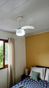 Postel nebo postele na pokoji v ubytování Quarto na praia da Pinheira + 7 fotografií