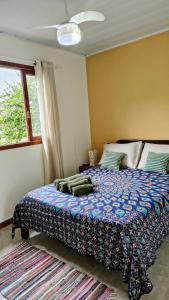 Postel nebo postele na pokoji v ubytování Quarto na praia da Pinheira