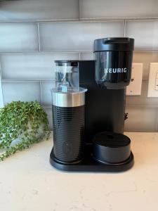 Φωτογραφία από το άλμπουμ του Waterfront penthouse 1 Bedroom with 6 appliances στο Χάλιφαξ