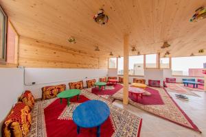 Posezení v ubytování smiley house imsouane