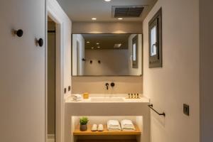 Gallery image of Lemon Suites Santorini in Fira +49 photos