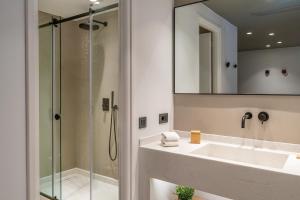 Gallery image of Lemon Suites Santorini in Fira