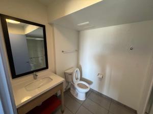 Koupelna v ubytování Broad St Inn Renovated Rooms + 8 fotografií